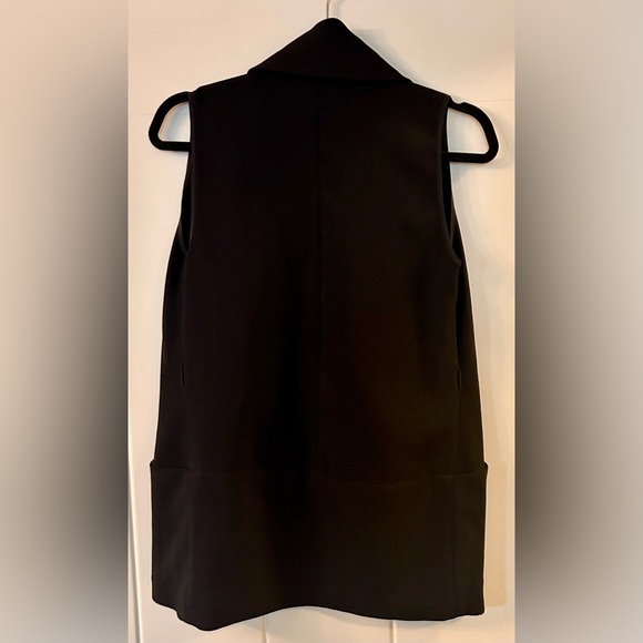 Aritzia Wilfred sleeveless blazer vest. Black. Size XXS, oversize fit. Like new. - Picture 2 of 3